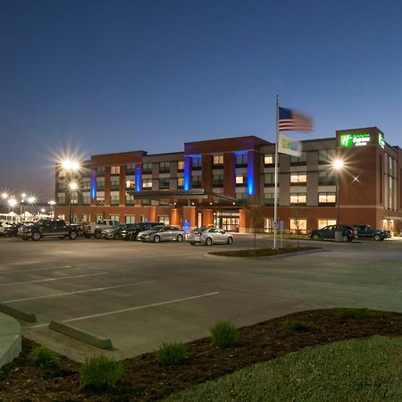Holiday Inn Express & Suites - Dodge City By Ihg Exteriör bild