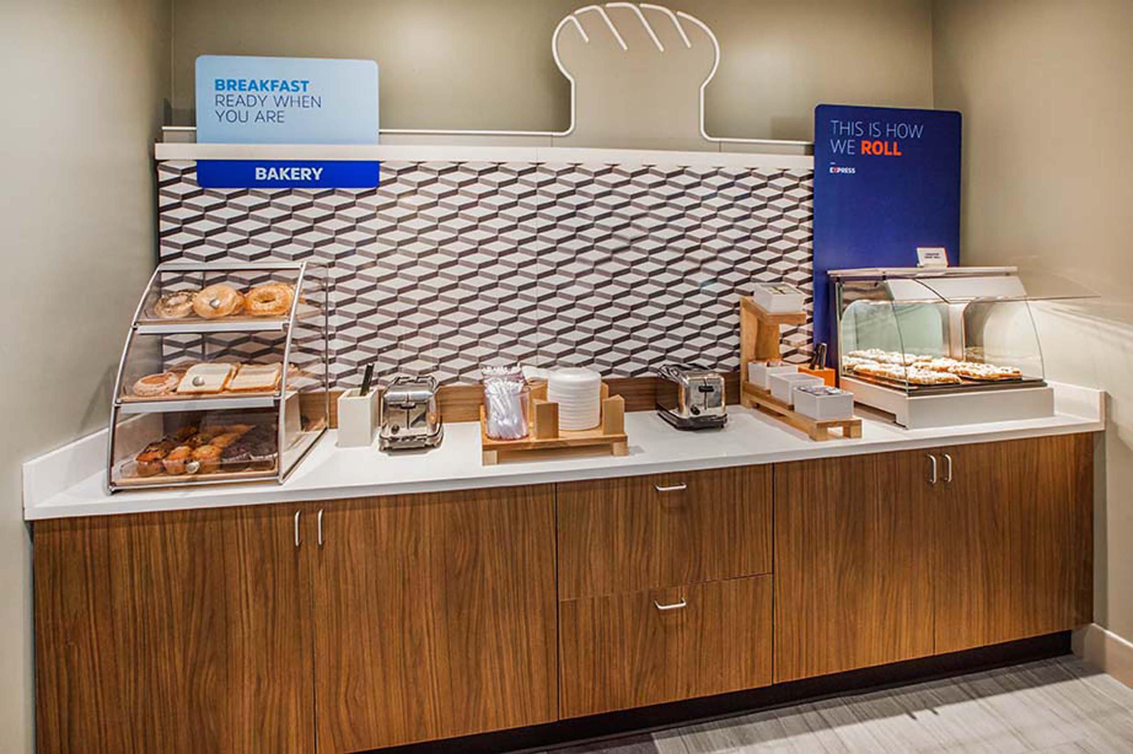 Holiday Inn Express & Suites - Dodge City By Ihg Exteriör bild