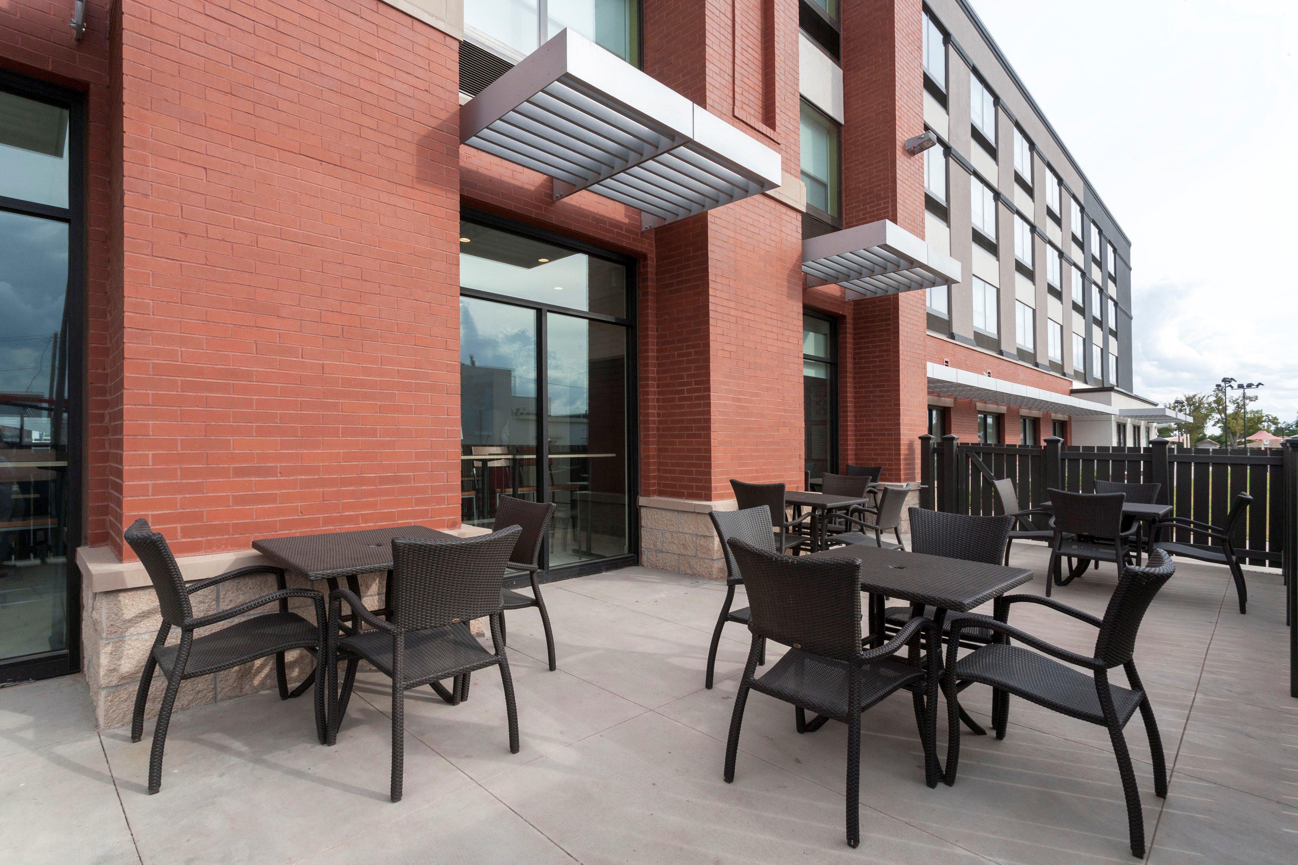 Holiday Inn Express & Suites - Dodge City By Ihg Exteriör bild