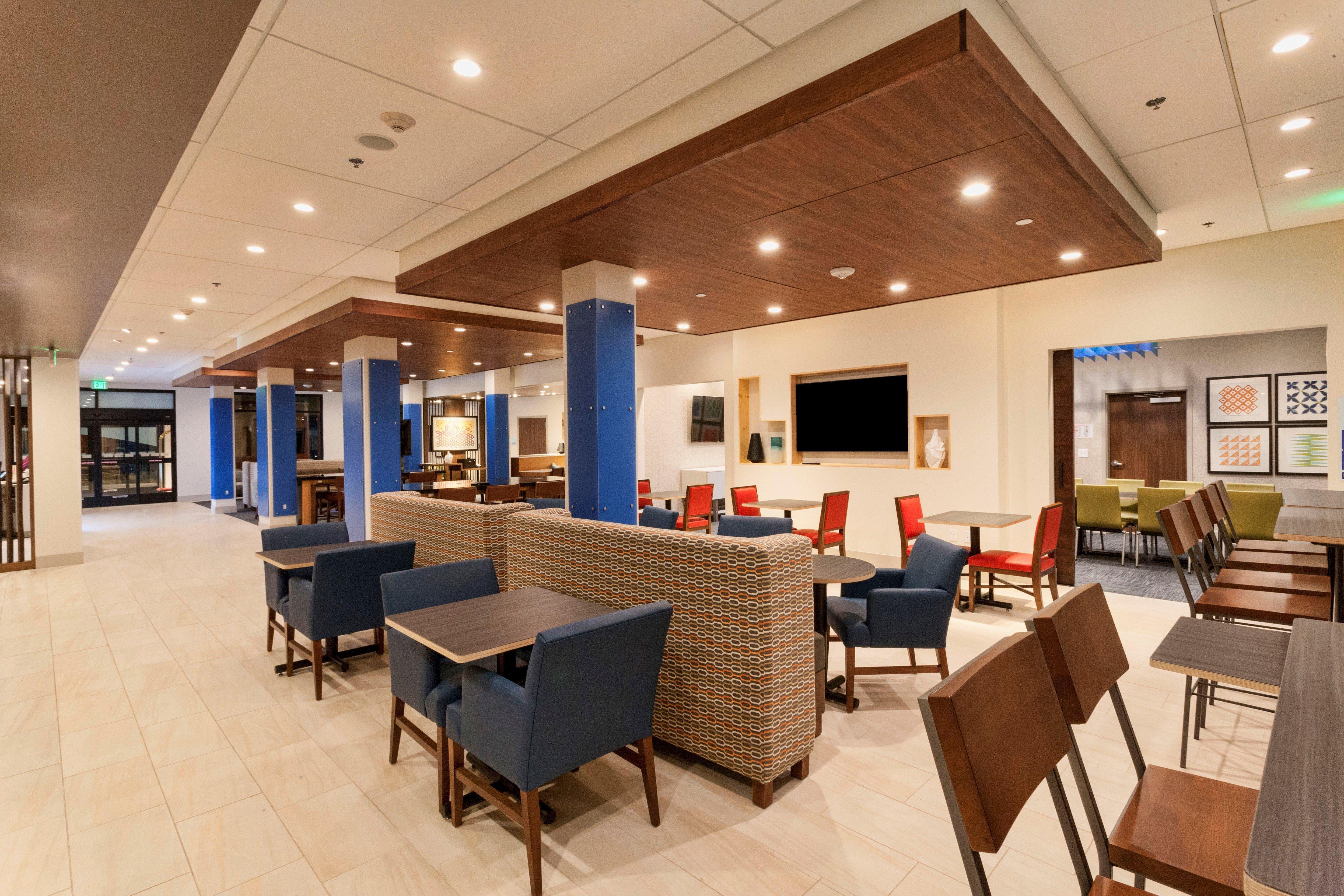 Holiday Inn Express & Suites - Dodge City By Ihg Exteriör bild
