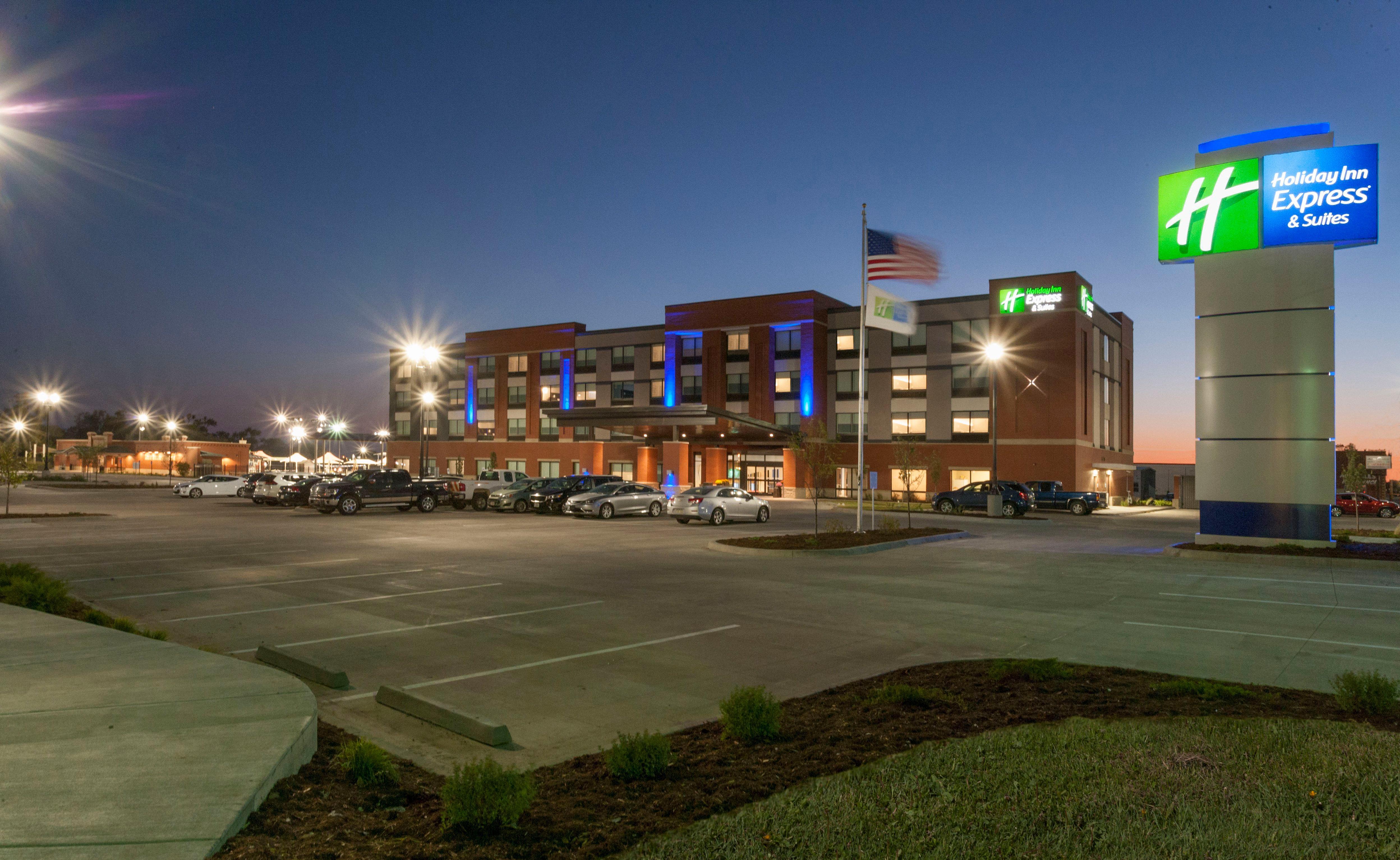 Holiday Inn Express & Suites - Dodge City By Ihg Exteriör bild