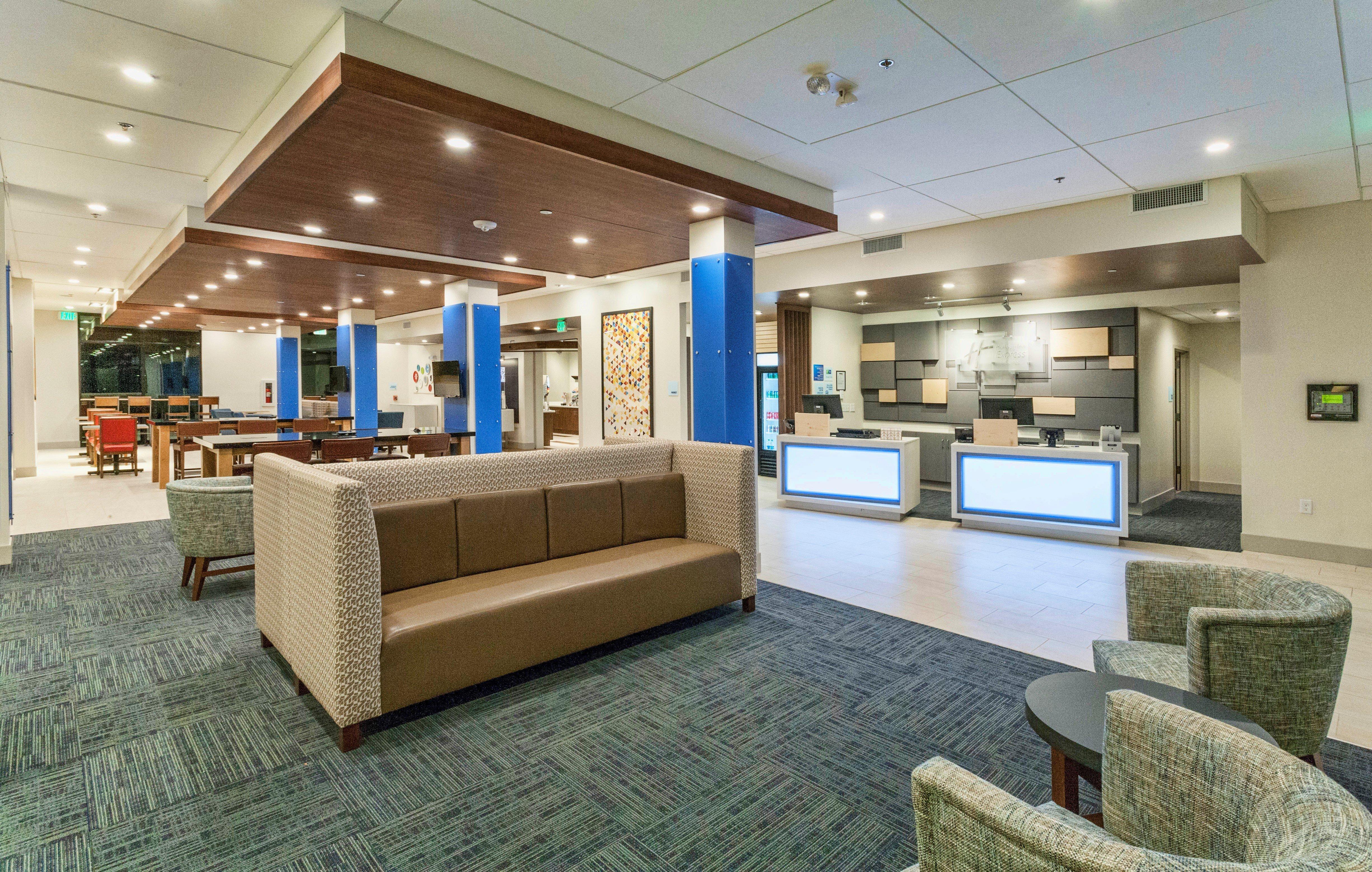 Holiday Inn Express & Suites - Dodge City By Ihg Exteriör bild