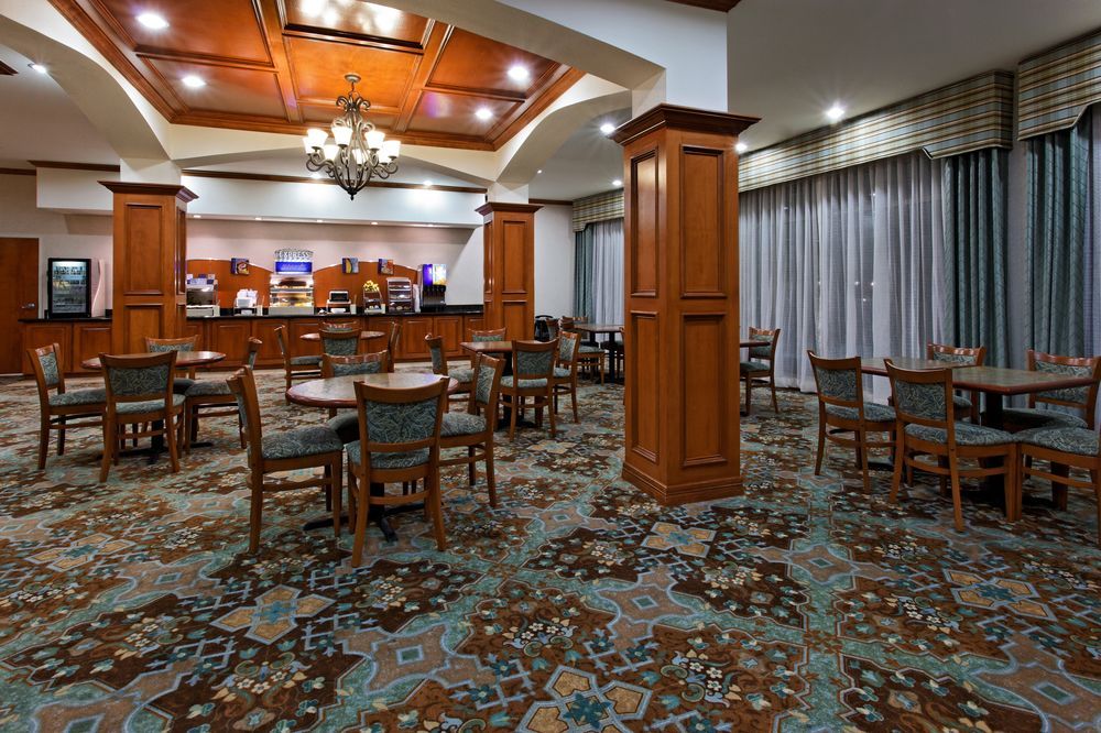 Holiday Inn Express & Suites - Dodge City By Ihg Exteriör bild